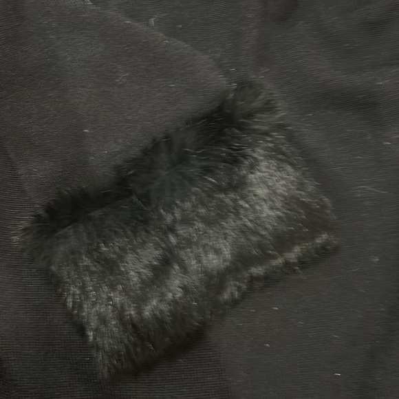 Black turtleneck fitted sweater fluffy sleeve - Picture 3 of 3